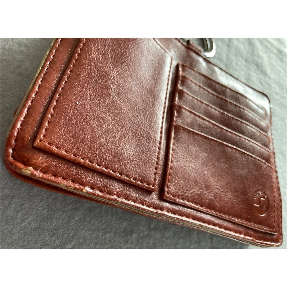Pouchee wallet has